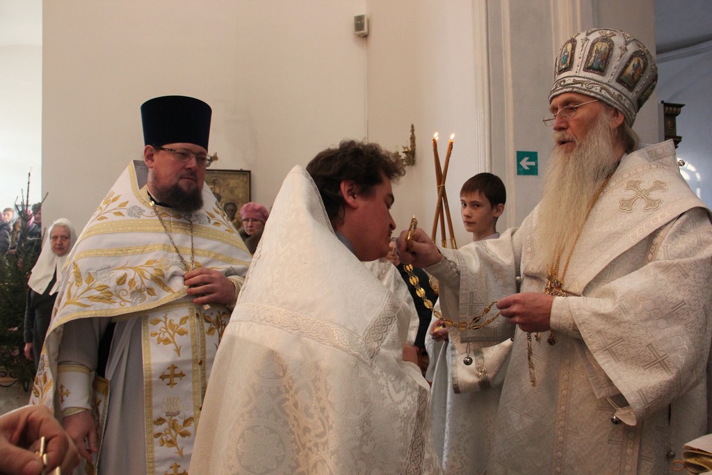 Награждение иерея Александра Сутырина наперсным крестом