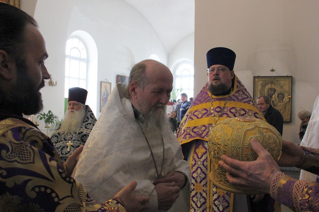 Награждение протоиерея Владимира Леонова (фото с сайта епархии)