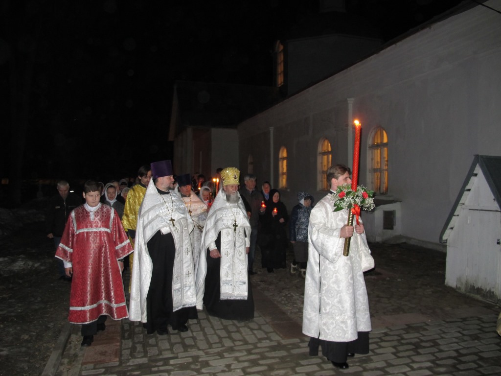 Крестный ход в Пасхальную ночь 2015 год