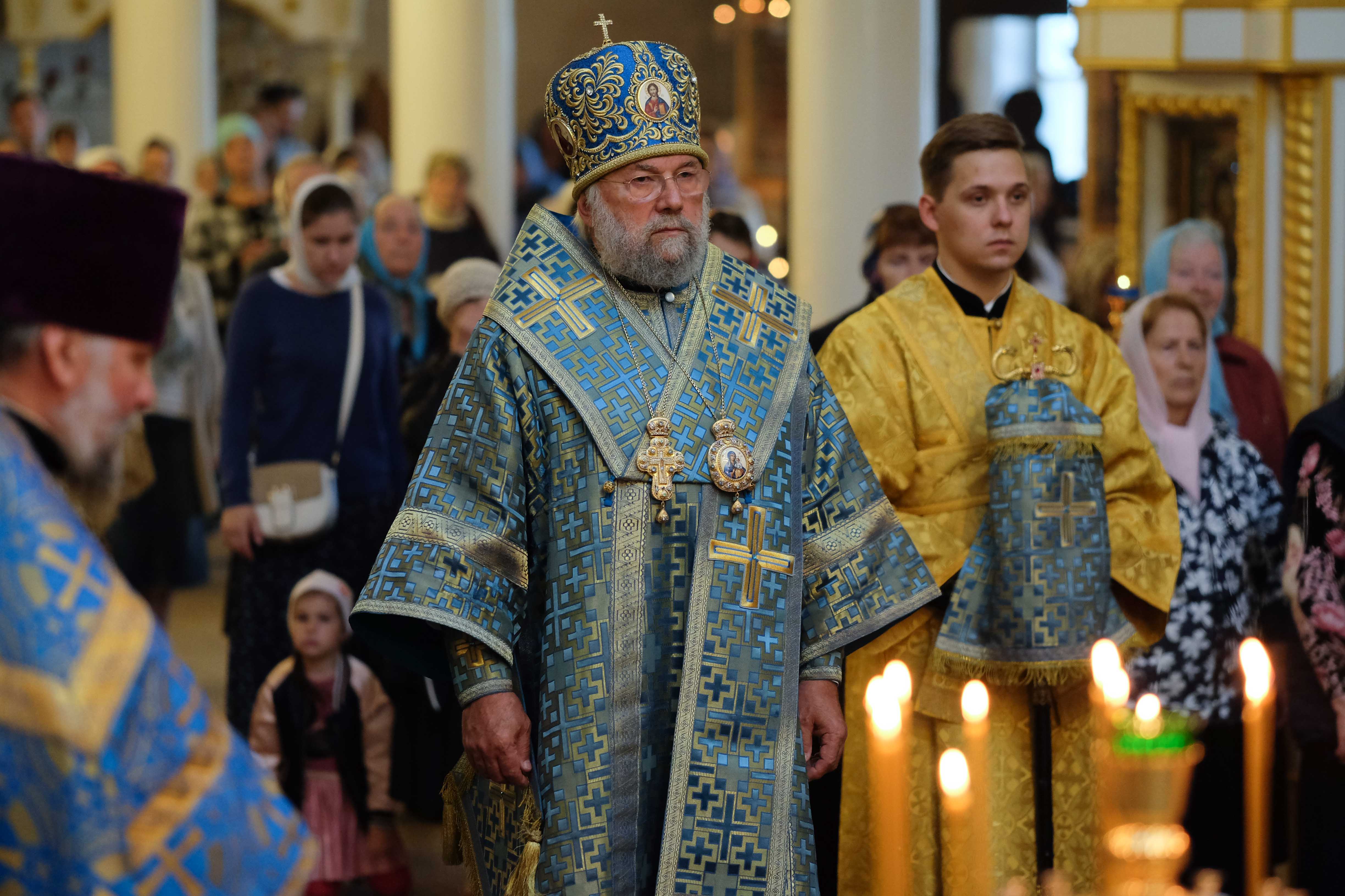 Архиерейское богослужение накануне праздника Казанскойц иконы Божией Матери